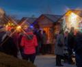 Bild: tr
Auch der achte Tirschenreuther Weihnachtsmarkt entpuppt sich gleich am ersten Wochenende als Publikumsmagnet und ist damit ein voller Erfolg für den Lions-Club als Veranstalter.