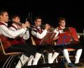 Bild: hka
"In oiner Dur" heißen die jungen Blechbläser vom Heimat- und Trachtenverein Stamm, die mit ihrer bodenständigen Musik Kirwa-Atmosphäre verbreiteten.