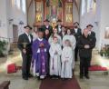 Bild: jzk
Pfarrer Dr. James Mudakodil (vorne links) freute sich über die schöne Bläsermesse beim Adventsgottesdienst. Vorne links steht Hornmeister Ely Eibisch.