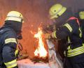 Bild: Daniel Bockwoldt
In sieben Minuten kann sich ein Wohnzimmer in ein Flammenmeer verwandeln, wenn eine Kerze am Adventskranz umfällt.
