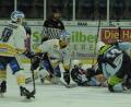 Bild: gb
Die Blue Devils (blaue Trikots) zogen am Sonntag gegen den SC Riessersee klar mit 4:8 den Kürzeren.