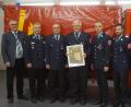 Bild: slh
Ein Urgestein der Feuerwehr Weihern, Bernhard Rothmeier (Mitte), wurde mit der Ehren-Diplom-Urkunde, für die Bürgermeister Richard Tischler (links) und Kommandant Hans-Jürgen Schlosser (Dritter von rechts) verantwortlich zeichneten, aus dem aktiven Dienst verabschiedet.