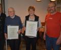 Bild: jr
Zu neuen Ehrenmitgliedern ernannte der Geflügelzuchtverein Konnersreuth Maria Eckstein und Robert Hecht (Zweiter von links). Ihnen gratulierten Vorsitzender Siegmund Lenk (rechts) und Bürgermeister Max Bindl.