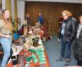 Bild: fjo
Strahlende Gesichter auf beiden Seiten der Warentische lassen sich beim Waidhauser Adventsmarkt beständig ausmachen. Anbieter und Besucher freuen sich über ein rundum gelungenes Angebot.