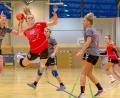 Bild: Günter Uschold (gud)
Nur selten konnten sich die Oberviechtacher Handballdamen, wie hier Magdalena Streit, gegen die HSG Pyrbaum/Seligenporten durchsetzen.
