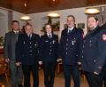 Bild: bey
Bürgermeister Rainer Rewitzer freut sich über den aktiven Feuerwehrdienst von Gerhard Voit (40 Jahre), Martina Puff und Jakob Bauer (25 Jahre). Vorsitzender Michael Puff und Kommandant Tobias Wittmann (von rechts) gratuliern dazu herzlich.