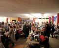 Bild: jma
Der Abendflohmarkt in der Kirchenthumbacher Heberbräuhalle lockt zahlreiche Gäste an.