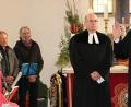 Bild: gru
Pfarrer Klaus Keyser, Regionalbischof Klaus Stiegler und Pfarrerin Ulla Knauer bei der Segnung zur Wiedereinweihung der evangelischen St. Stephanus-Kirche.