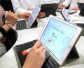 Bild: Thomas Frey dpa
Schüler demonstrieren die Arbeit an Tablet-Computern (Symbolbild)
