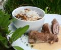Bild: Gabi Schönberger
Die dünnen Kalbsschnitzel sind mit luftgetrocknetem Schinken und Salbeiblättern gefüllt. Als Beilage passt zum Beispiel ein Pilzrisotto.