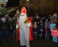 Bild: dob
Die Ankunft des Himmelsboten wurde beim "Advent im Schloss" sehnsüchtig erwartet. Mehr als 400 Kinder wurden an der Friedrichsburg durch Bischof Nikolaus beschenkt.