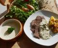 Bild:  Gabi Schönberger
Gut zwei Stunden wird das Fleisch bei kleiner Hitze gar gekocht. Michael Schiffer empfiehlt dazu Bratkartoffeln und Grüne Sauce.