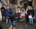 Bild: sei
Gisela Reil (vorne rechts) und Ulrike Rauch (vorne links) haben als Duo Raureif und auch mit den Kolping-Singers (hinten) zu Herzen gehende, moderne Weihnachtslieder auf Lager.