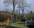 Bild: twi
Auf dem Friedhof Neunaigen soll die Linde links neben dem Friedhofskreuz entfernt werden.