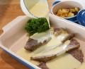 Bild: Gabi Schönberger
Ein Klassiker zum Tafelspitz ist die Meerrettichsauce. OWZ-Küchenchef Michael Schiffer empfiehlt dazu Kartoffelschmarrn, eine Rezeptidee eines Freundes.