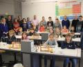 Bild: den
Chemie und Bionik standen an drei Wochenenden im Stiftland-Gymnasium auf dem Stundenplan. Die Kurse der „MINT-Offensive“ waren gut besucht. Das Bild zeigt die Teilnehmer an einem der Chemie-Kurse.