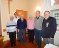 Bild: exb
Bei der BRK-Seniorenadventsfeier wurden die ältesten Besucher geehrt. Im Bild: Anna Stich, Bereitschaftsleiter Thomas Wagner, Karl Weiß, Berta Weigl, Theodor Knierer und Ehrenbereitschaftsleiter Michael Heldwein (von links).