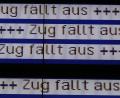 Symbolbild: Bernd Wüstneck dpa
Zugausfall (Symbolbild) - wer regelmäßig Bahn fährt, hat auch damit regelmäßig zu tun.