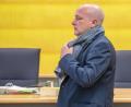 Archivbild: Armin Weigel/dpa
oachim Wolbergs (SPD), der suspendierte Oberbürgermeister von Regensburg, steht im Verhandlungssaal des Landgerichts.
