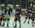 Bild: gb
Nach der 4:8-Heimpleite gegen den SC Riessersee schlichen die Blue Devils enttäuscht vom Eis. Die nächsten Aufgaben für die Weidener sind am Freitag bei Spitzenreiter Memmingen und am Sonntag zu Hause gegen Sonthofen.