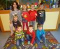 Bild: hl
Das Motto der Aktion haben die Mädchen und Buben des Kindergartens auf einem selbst gestalteten Herz dargestellt.