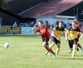 Bild: gb
In der Kreisklasse Stiftland deutet alles auf einen Zweikampf um den Titel zwischen Spitzenreiter FC Tirschenreuth II und dem Tabellenzweiten ATSV Tirschenreuth hin. Das erste direkte Aufeinandertreffen (Szene) entschied der ATSV (rot-schwarze Trikots) mit 2:0 für sich.