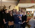 Bild: exb
Im Bild Jubilar Erich Mark mit Urenkel Jonathan, seinen Enkelkindern sowie Johann Beer und Johann Müller von der Feuerwehr Rosall.