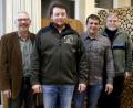 Bild: Hirsch
Yvonne Wolfrum, Reinhard Kreußel, Michael Zimmermann, Bernhard Irlbacher, Dieter Ernst und Hubertus von Eyb (von links) sprachen bei der Mitgliederversammlung der Waldbesitzervereinigung Nabburg-Burglengenfeld.