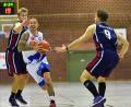 Bild: A. Schwarzmeier
Patrik Bortel eilt mit schnellem Schritt in Richtung gegnerischen Korb: In Erlangen wartet auf die Hamm Baskets eine schwierige, aber nicht unlösbare Aufgabe.