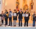 Bild: fjo
Eine Gruppe junger Musikanten von der Musikschule Tachov darf beim Sonntagskonzert des Musikvereins in der Emmeramskirche nicht fehlen.