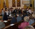 Bild: dob
Die Realschüler entzündeten auch in diesem Jahr mit ihren musikalischen Beiträgen ein adventliches Licht in der katholischen Stadtpfarrkirche.