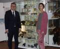 Bild: mfh
Eine ganze Herde Elefanten gibt es im Stadtmuseum hinter Glas zu bestaunen, das beeindruckte auch Bürgermeister Michael Göth und Museumschefin Edith Zimmermann.