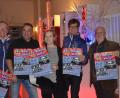 Bild: Kunz
"Rock Connection" und "Back Beat" präsentieren die "60's Revival Party" mit (von links) Reinhold Wildenauer, Vereinshaus-Pächter Erwin Voit, Cathrin Kube vom Amt für Kultur, Stadtgeschichte und Tourismus, Horst Petzold und "Charly" Hero.
