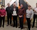 Bild: R. Kreuzer
Bei der Neunkirchener Kolpingsfamilie halten unter anderem zusammen (von links) Hans und Ingrid Heinrich, Vorsitzender Roland Hoffmann, Benedikt Rager, Pfarrer Thomas Kohlhepp, Vorsitzende Beate Neumann , Moritz Egeter und Andreas Kesselheim.