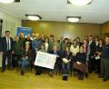 Bild: bir
Viele freudige Gesichter gab es bei der Zweigstelle der Volksbank Nordoberpfalz in Bärnau anlässlich der diesjährigen Spendenübergabe an Vereine und Institutionen der Gemeinde. Mit im Bild Zweigstellenleiter Günter Zwerenz (links) und Regionalmarktleiter für Bärnau, Plößberg, Falkenberg und Liebenstein Berthold Bauer (Vierter von rechts).