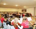 Bild: JOCHEN NEUMANN 
ERBENDORF
In der Sportklause Helgert beging der VdK-Ortsverband seine Weihnachtsfeier. Der Zitherclub (vorne) umrahmte den Nachmittag musikalisch.