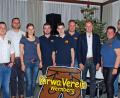 Bild: wee
Max Geitner (Erster von links)wurde erneut zum ersten Vorsitzenden gewählt und Tobias Irlbacher (Zweiter von links) steht ihm als Stellvertreter zur Seite. Unser Bild zeigt die neu gewählte Vorstandschaft zusammen mit Bürgermeister Konrad Kiener.