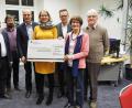 Bild: Bühner
Der Förderverein für Schwerkranke übergibt die Jahresspende mit (von links) Bernhard Steghöfer und Robert Weiß, Klinikvorstand Josef Götz, Palliativstationsleiterin Dr. Stephanie Kuchlbauer, Schatzmeister Alexander Brittinger, Vereinsvorsitzender Waltraud Koller-Girke und Dr. Ehrenfried Lachmann.