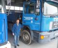 Bild: bl
Hans Deyerl möchte den Lastwagen mit Kran im THW-Fuhrpark nicht missen. Für das über 20 Jahre alte, reparaturanfällige Fahrzeug (rechts) ist Ersatz in Reichweite.