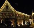 Bild: prh
Der Ledererhof im vorweihnachtlichen Gewand verzaubert die Besucher des Adventsmarkt des Oberpfalzvereins.