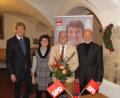 Bild: ag
Josef Birner (Dritter von links mit seiner Frau Elisabeth Birner) ist erneut Bürgermeisterkandidat der Hirschauer SPD. Landratskandidat Michael Rischke (links) und Vorsitzender Günther Amann (rechts) gratulieren zum einstimmigen Ergebnis.