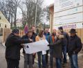 Bild: bl
Bauoberrat Martin Stahr, Alfons Himmelstoß vom Verband für ländliche Entwicklung (von rechts) und Bürgermeister Johann Wilhelm (links) sind sich mit allen Beteiligten jetzt schon einig über die Aufwertung durch die Dorferneuerung. Von allen Seiten gab es Lob für die vorbildliche Zusammenarbeit.