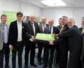 Bild: stg
Mit einem Zehn-Jahre-LTO-Kuchen wurde am Donnerstag schon einmal ins Jubiläumsjahr gefeiert - und auch sonst hatten Geschäftsführer Wolfgang Meidenbauer (4.v.r.) und Künstlerischer Leiter Till Rickelt (3.v.l.) einiges zu berichten