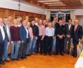 Bild: exb
Die geehrten und verabschiedeten Kassecker-Mitarbeiter mit Geschäftsführern Ewald Weber (rechts), Josef Andritzky (Achter von rechts), Manfred Rosner (Elfter von rechts) und Bernd Fürbringer (links) sowie Betriebsratsvorsitzendem Arno Wirnitzer (Fünfter von rechts), Florian Rieder (Zweiter von rechts) und Martin Schneider (Bildmitte hinten).