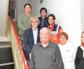 Bild: dob
Treue Mitglieder wurden mit Urkunden und BRK-Nadeln ausgezeichnet. Elisabeth Meiller (hinten, rechts) und Eva Putzer (Zweite von rechts) sind seit 35 Jahren Mitglied in der Vohenstraußer Bereitschaft. Bei Birgit Scheuner (hinten, links) und Dr. Doris Kurzka (Mitte, links) sind es 25 Jahre.