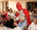 Bild: mab
Über 150 Senioren wurden durch den Heiligen Nikolaus und seinen Engel mit einem kleinen Geschenk bedacht. Dass es dabei nicht auf Größe und Wert der liebevoll zusammengestellten Gaben angekommen ist, war an den dankbaren Gesichtern der Beschenkten abzulesen.