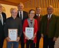 Bild: jr
Für jahrzehntelange Treue zum Schützenverein Königshütte wurde zahlreichen Mitgliedern gedankt. Unser Bild zeigt (von links) Stellvertretender Gauschützenmeister Martin Dietz, Richard Siller (60 Jahre Mitglied), Bürgermeister Johann Burger, Christa Menzel (50 Jahre Mitglied), Schützenmeister Franz Paschke und Vorsitzender Eberhard Kirchner.