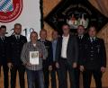 Bild: u
Ein Höhepunkt des Kameradschaftsabends der Feuerwehr Steiningloh-Urspring war die Ehrung von Ernst Stauber (Vierter von links) für 50-jährige Mitgliedschaft. Dazu gratulierten ihm (von rechts) KBM Marco Weiß, KBI Martin Schmidt, Bürgermeister Hermann Falk, 2. Bürgermeister Josef Birner und Kommandant Ludwig Fischer; mit dabei (von links) 2. Vorsitzender Michael Pfab, 2. Kommandant Josef Giehrl und Vorsitzender Sebastian Lobenhofer.