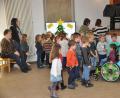 Bild: ak
Die Vorschulkinder schenken dem pflegebedürftigen Tim viele „Sternstunden“.
