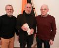 Bild: nn
Helmut Langhammer (Mitte) wird für seine Leistungen in der Kolpingsfamilie zum Ehrenmitglied ernannt. Mit auf dem Bild die beiden weiteren Vorsitzenden Bernhard Riedl (links) und Toni Waldmann.